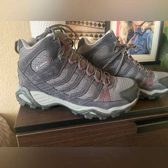 Columbia Shoes - Women’s Columbia Helvetia Mid Omni Grip Waterproof Boot - Size 8 - BL3912-046